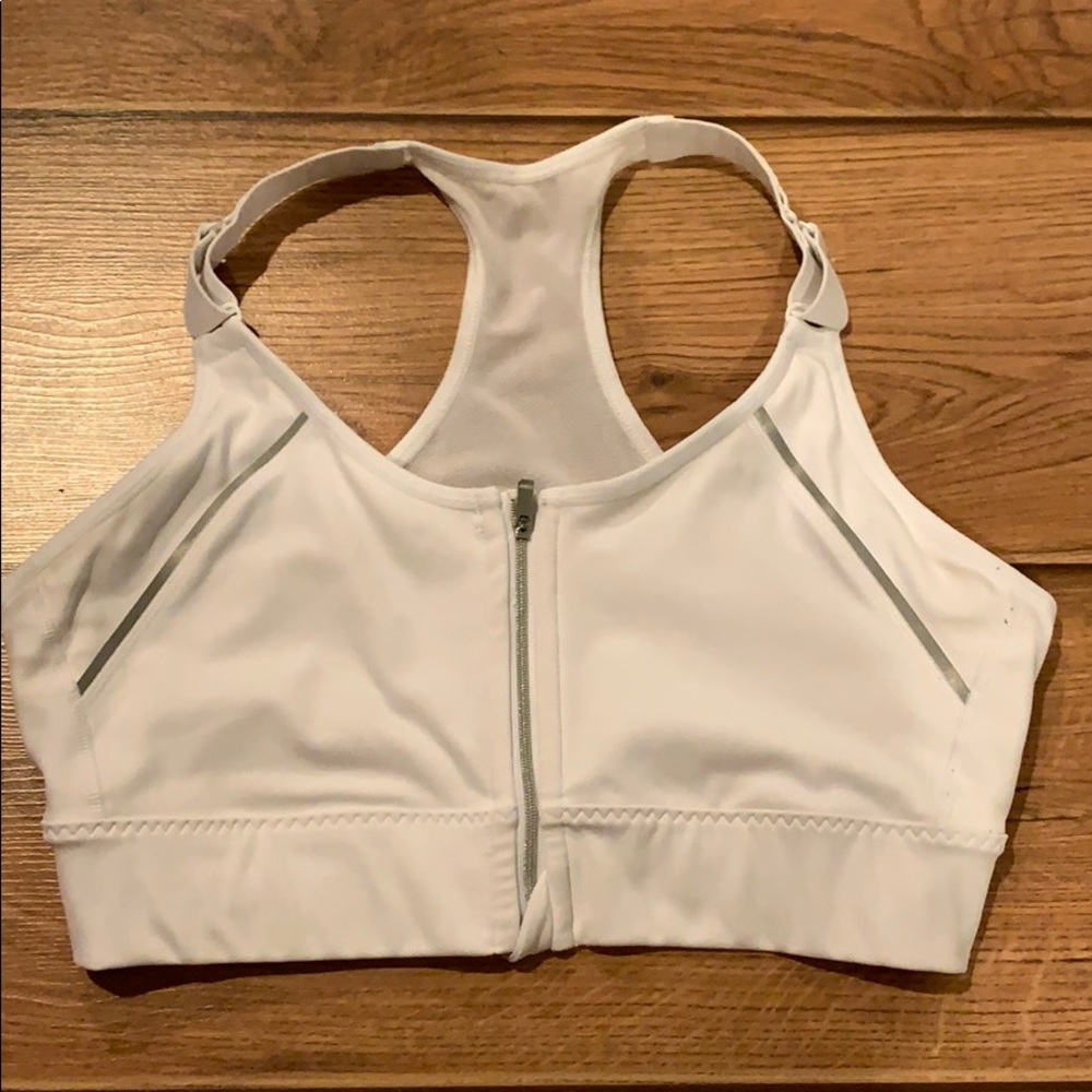 Athlete front zip sports bra